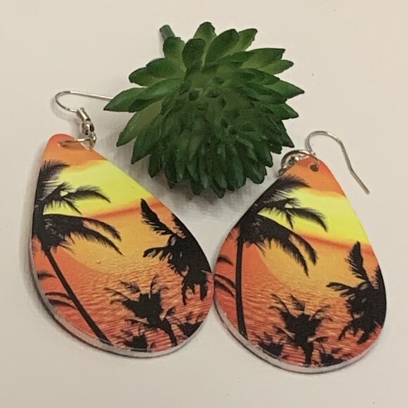 Palm Tree Earring, Tree Earring, Beach Earring, Gift Idea, Sunset Earring, Tree - Picture 1 of 7